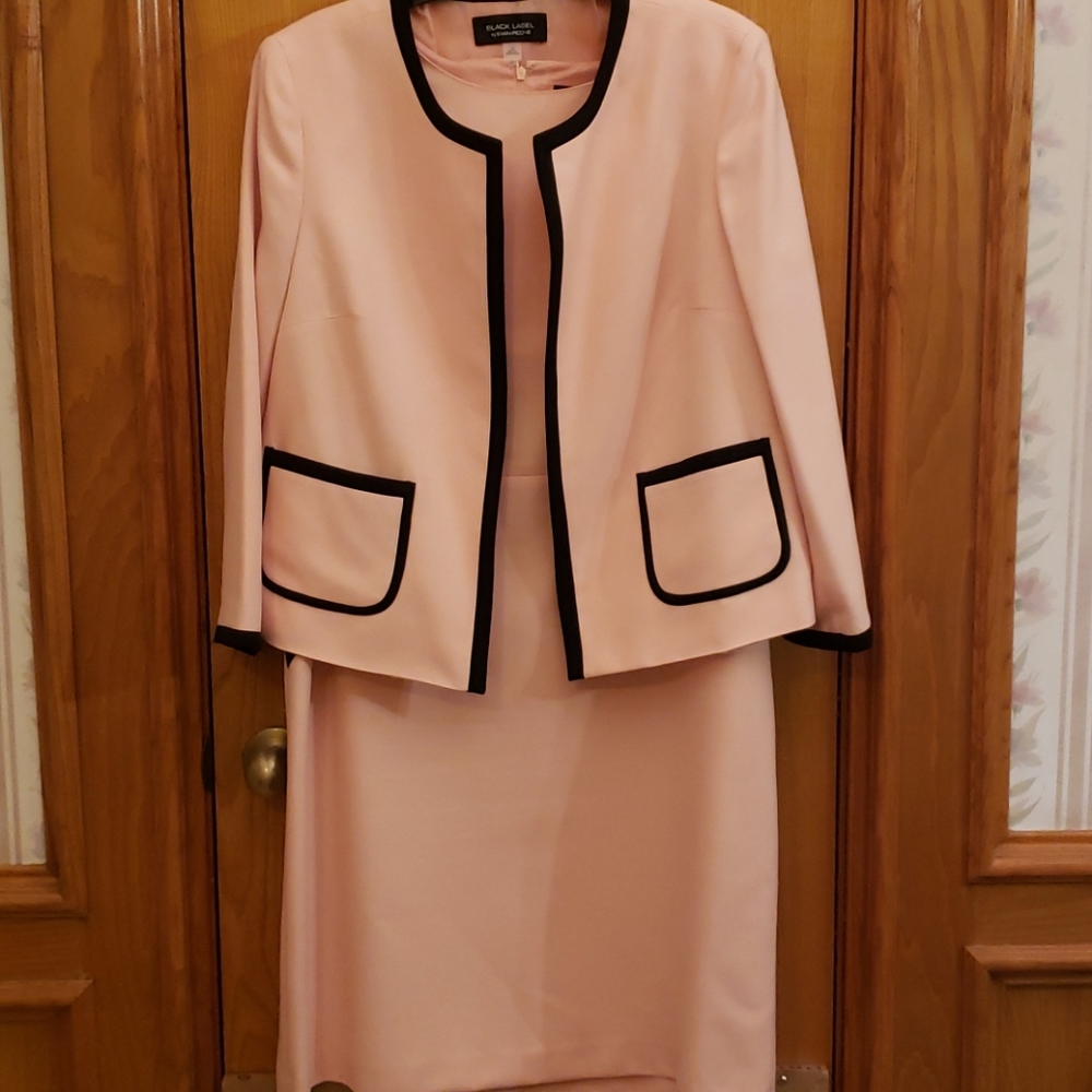 Nice dress suit. EUC.